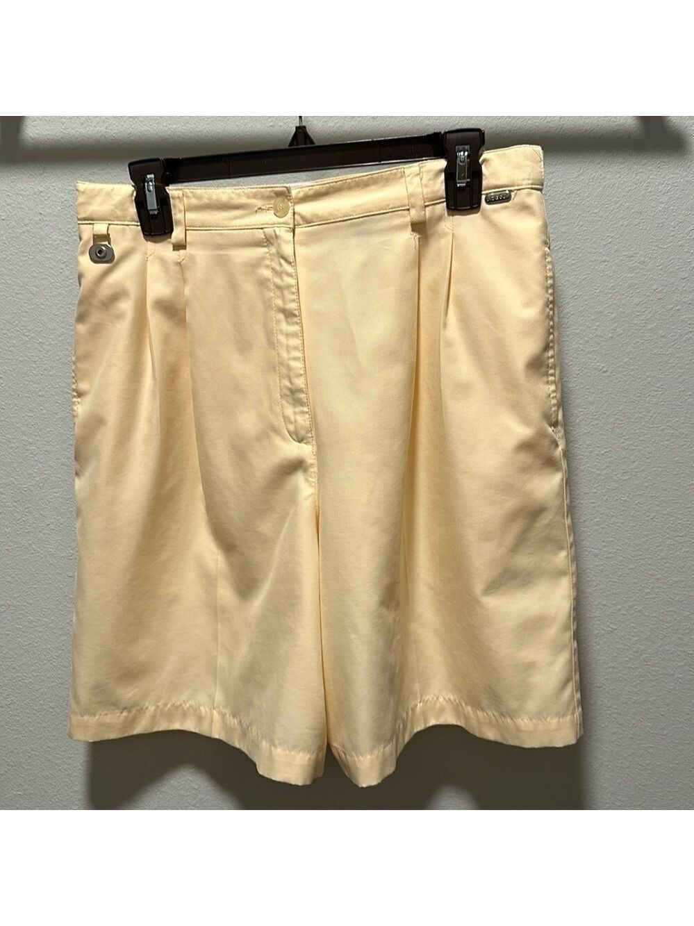 LizGolf Canary Yellow Shorts Size 12 by Liz Claiborne Excellent pre owned shape